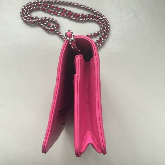 New Certified Authentic Chanel Wallet on Chain series 24 - Picture 4 of 9